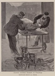 Verpackung von Lederkübeln in Woolwich